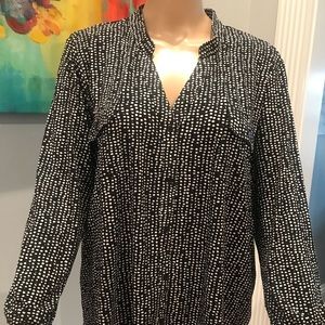 Silky soft blouse size XL. Black and white